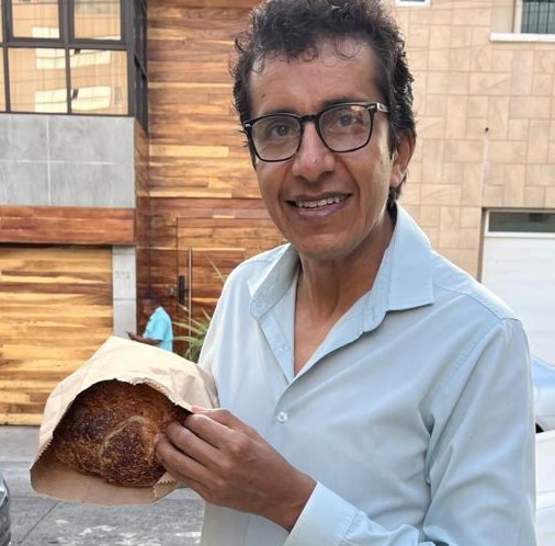 El Arte de Conectar Puntos: Cómo un Antropólogo Convierte Historias Aisladas en una Estrategia empresarial de Crecimiento Sostenible